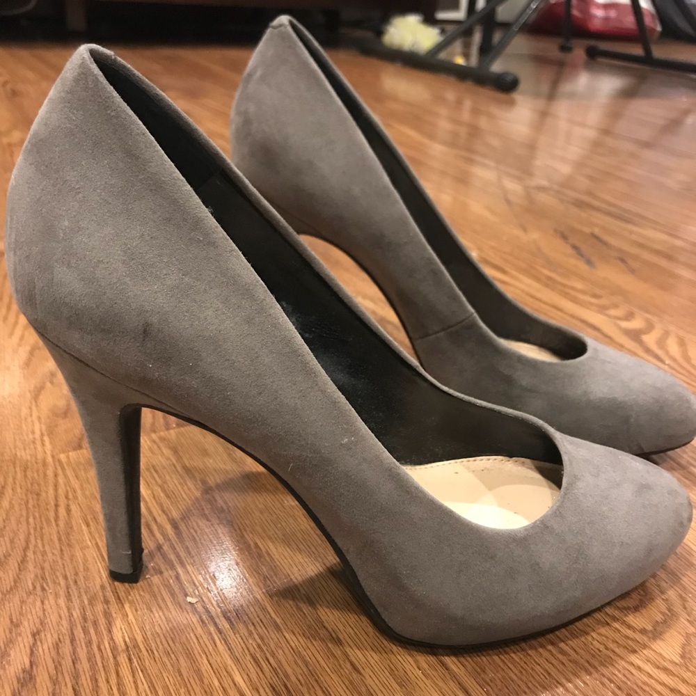 Jessica Simpson Gray suede heels size 9